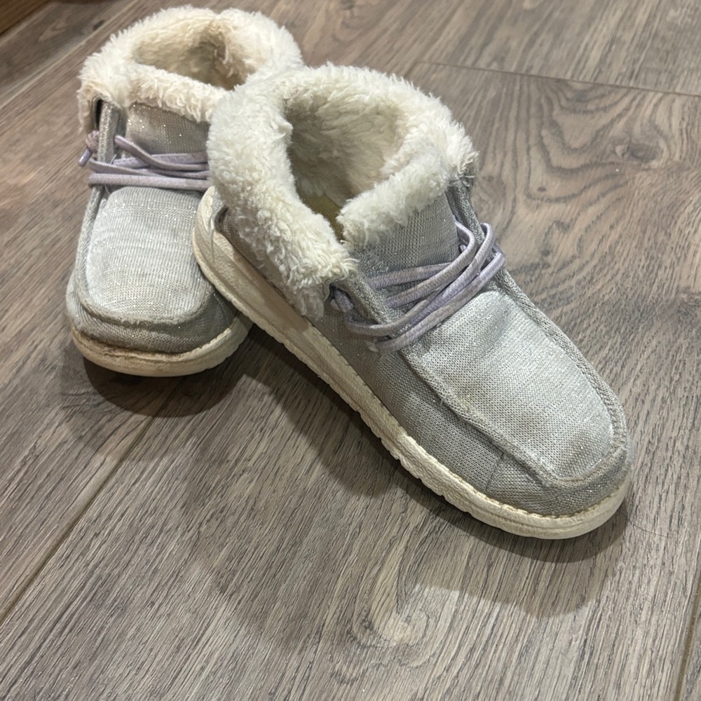 Girls Hey Dude Britt shoes. Sz K12